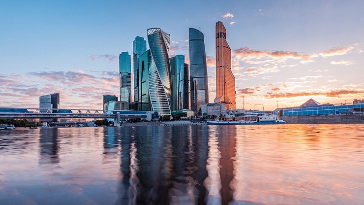 Спрос на квартиры в московских новостройках упал почти наполовину