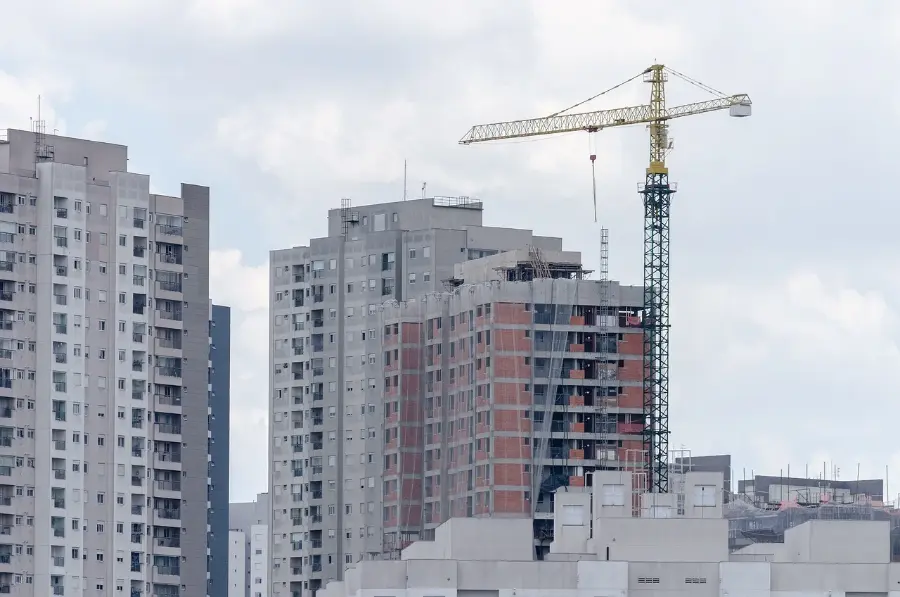 Более сотни домов строят не месте снесенных зданий по реновации в Москве