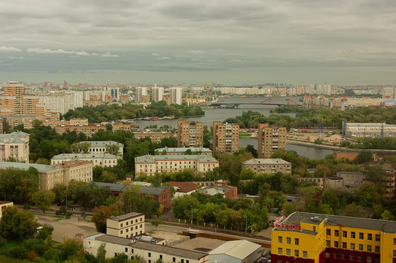 Готовое жилье оказалось дешевле строящегося в 55% ЖК Москвы