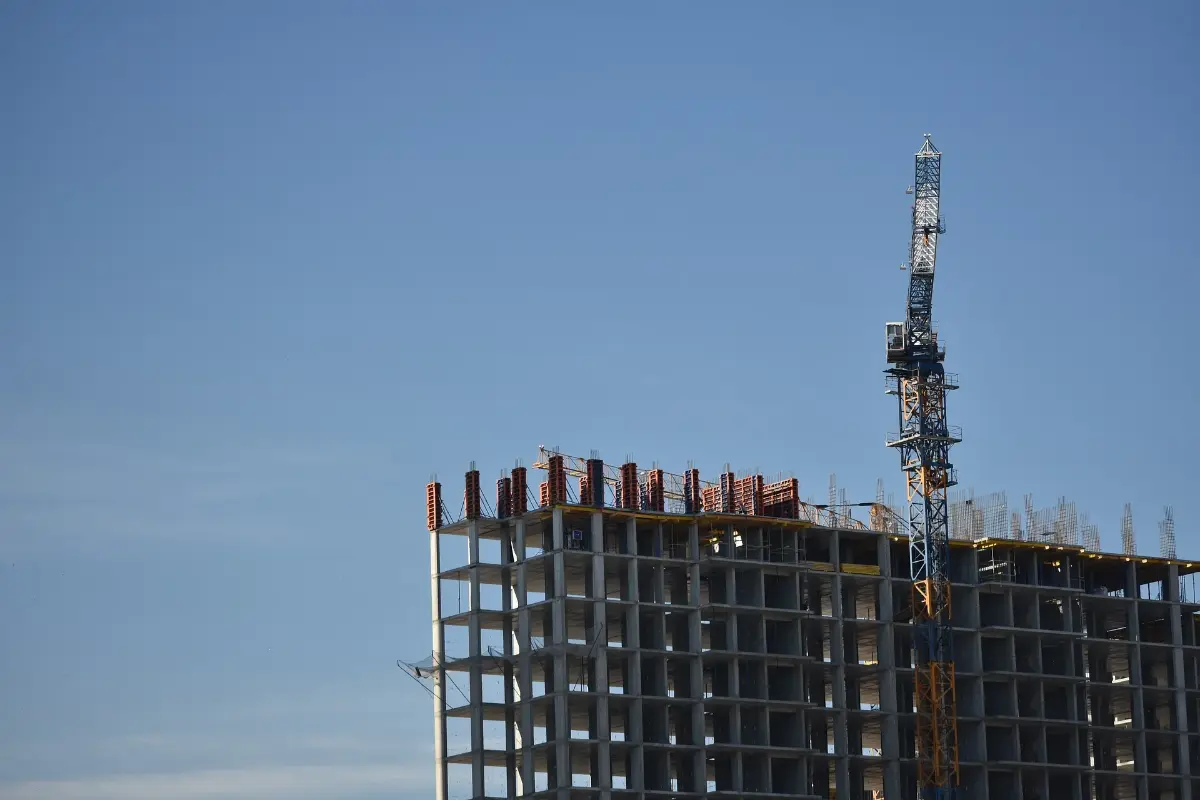 ПСБ планирует вложить 50 млрд рублей в строительство жилья для работников ОПК