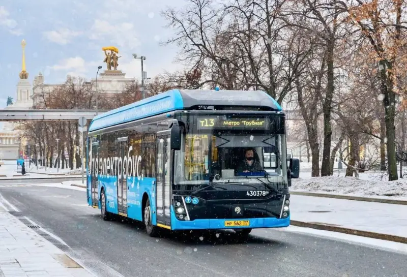 Маршруты восьми автобусов изменят в Москве с 20 января