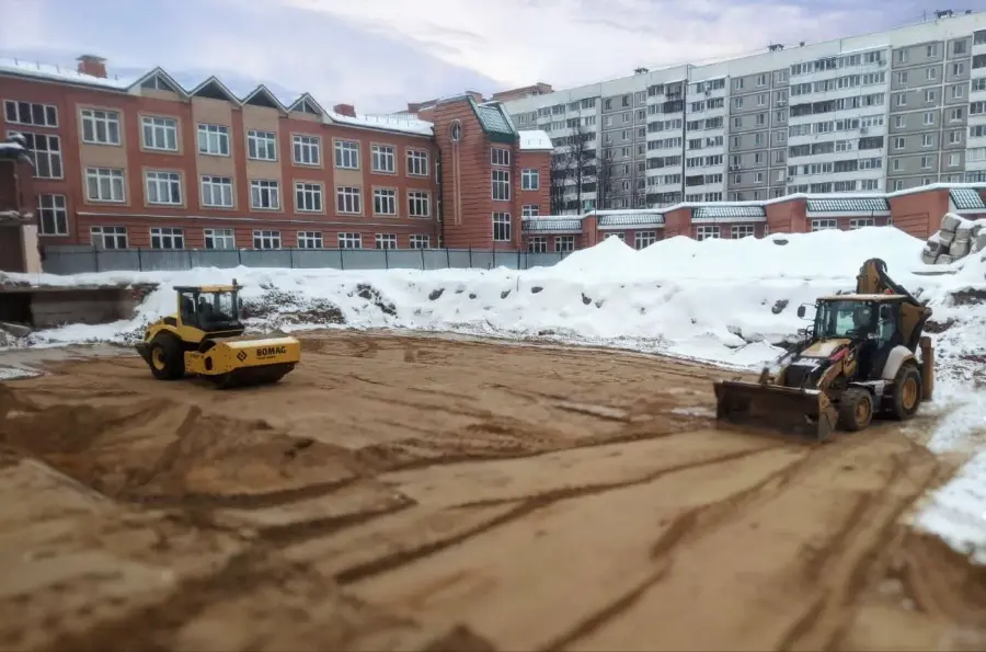 Фундамент начали укладывать под будущим пристроем к школе №3 в Чехове