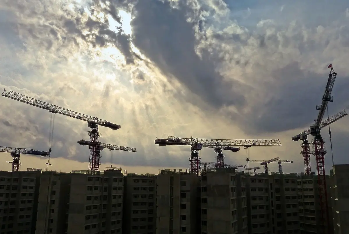 Порядка 970 тысяч квадратных метров жилой недвижимости построят в Москве по КРТ