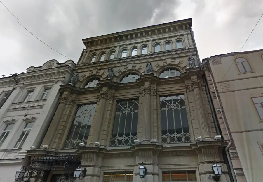 Фасад бывшей аптеки Феррейна отреставрировали в центре Москвы