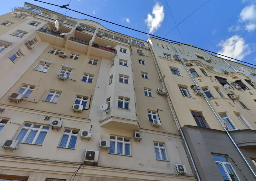 Более 60 фасадов домов в неоклассическом стиле восстановят в Москве